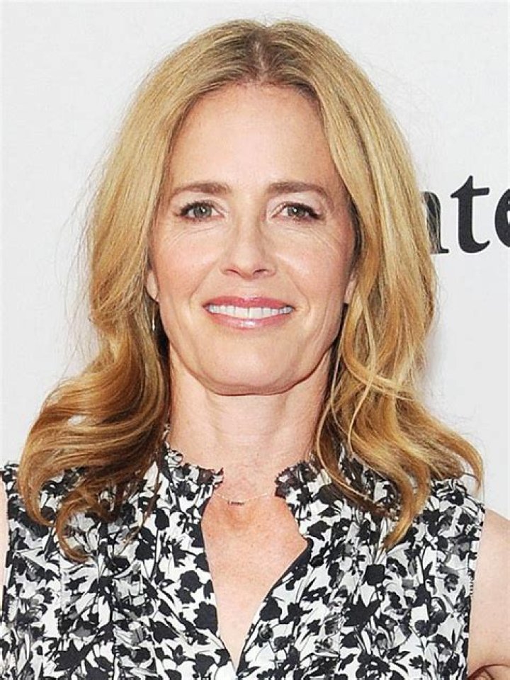 Exploring The Life And Career Of Elisabeth Shue